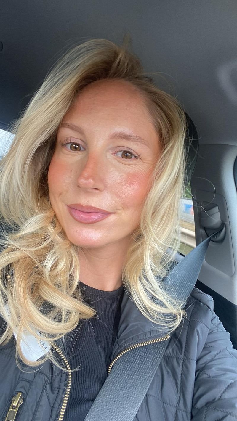 Charley, wedding stylist